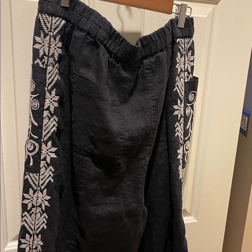 Johnny Was Black Embroidered pants - Picture 6 of 6